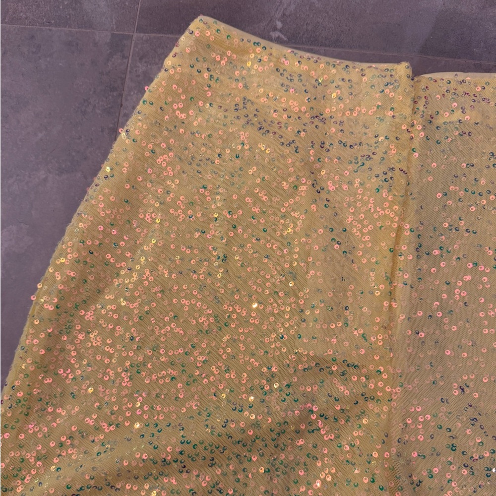 NWT! NA-KD Yellow Sequin Women's Shorts | EU 34 - Picture 5 of 7